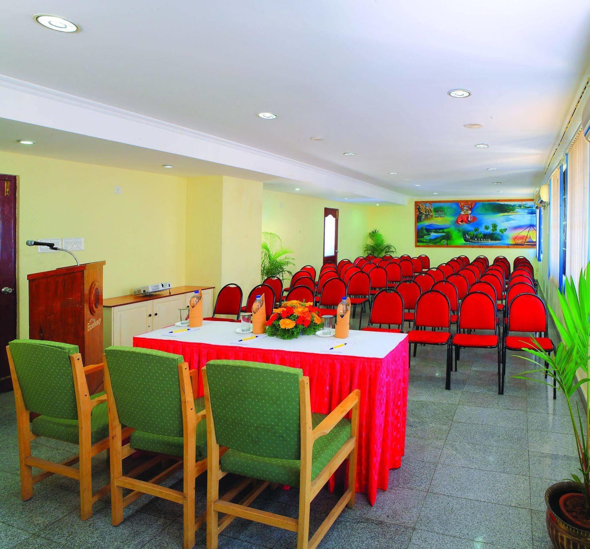 Hotel Excellency Kochi Exterior foto
