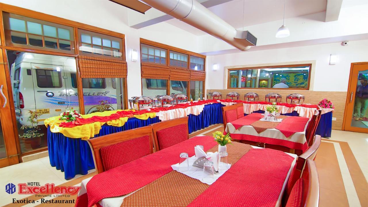 Hotel Excellency Kochi Exterior foto