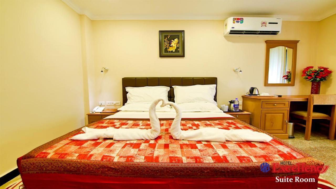 Hotel Excellency Kochi Exterior foto